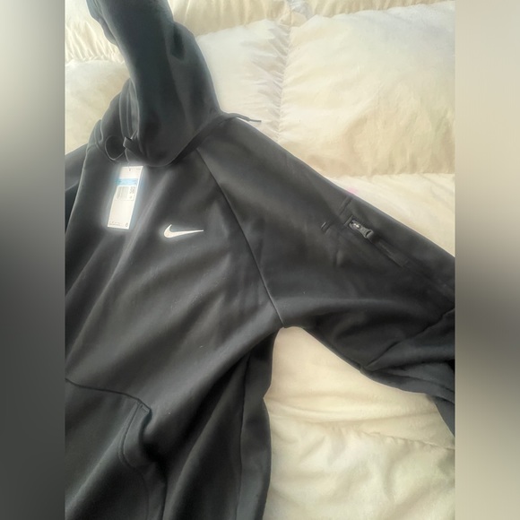 Nike Therma
Men's Therma-FIT Hooded Fitness Pullover. New with tags. - Picture 2 of 5